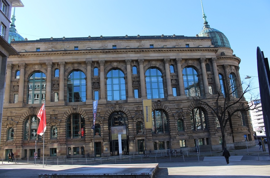 Haus der Wirtschaft Stuttgart Imposantes Bauwerk unter